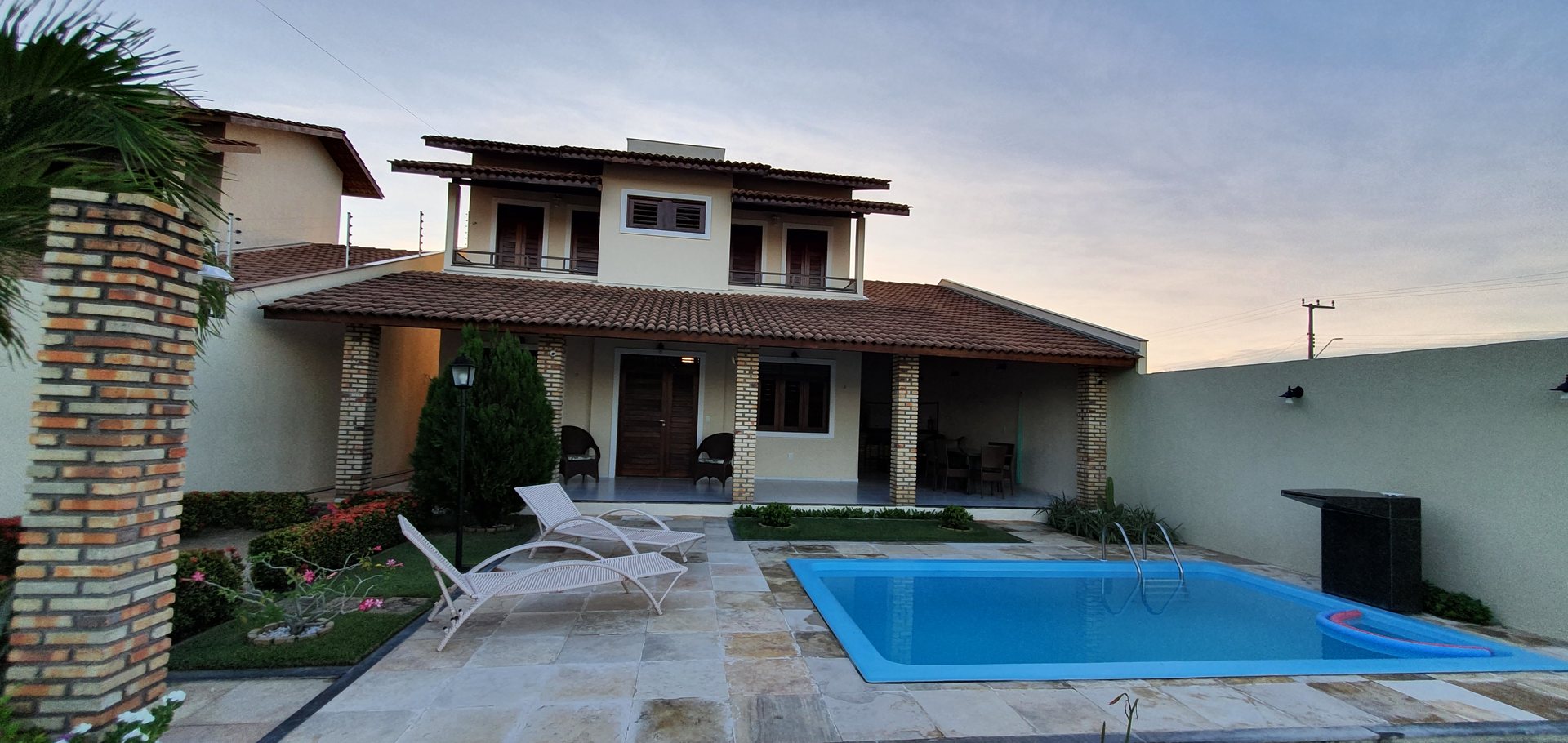 Casa na Praia de Águas Belas ao entardecer